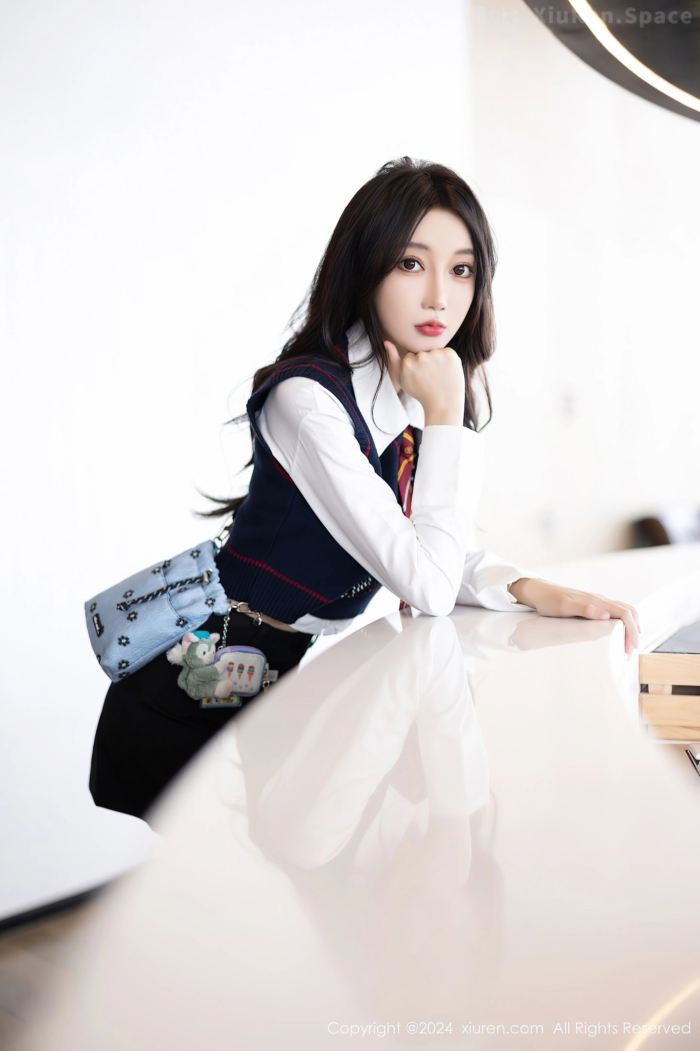 图片[5]-[XiuRen秀人网]VOL.8247 模特玥儿玥性感白衬衫配黑色短裙露紫色内衣配开档白丝迷人写真82P-秀人网官方网站